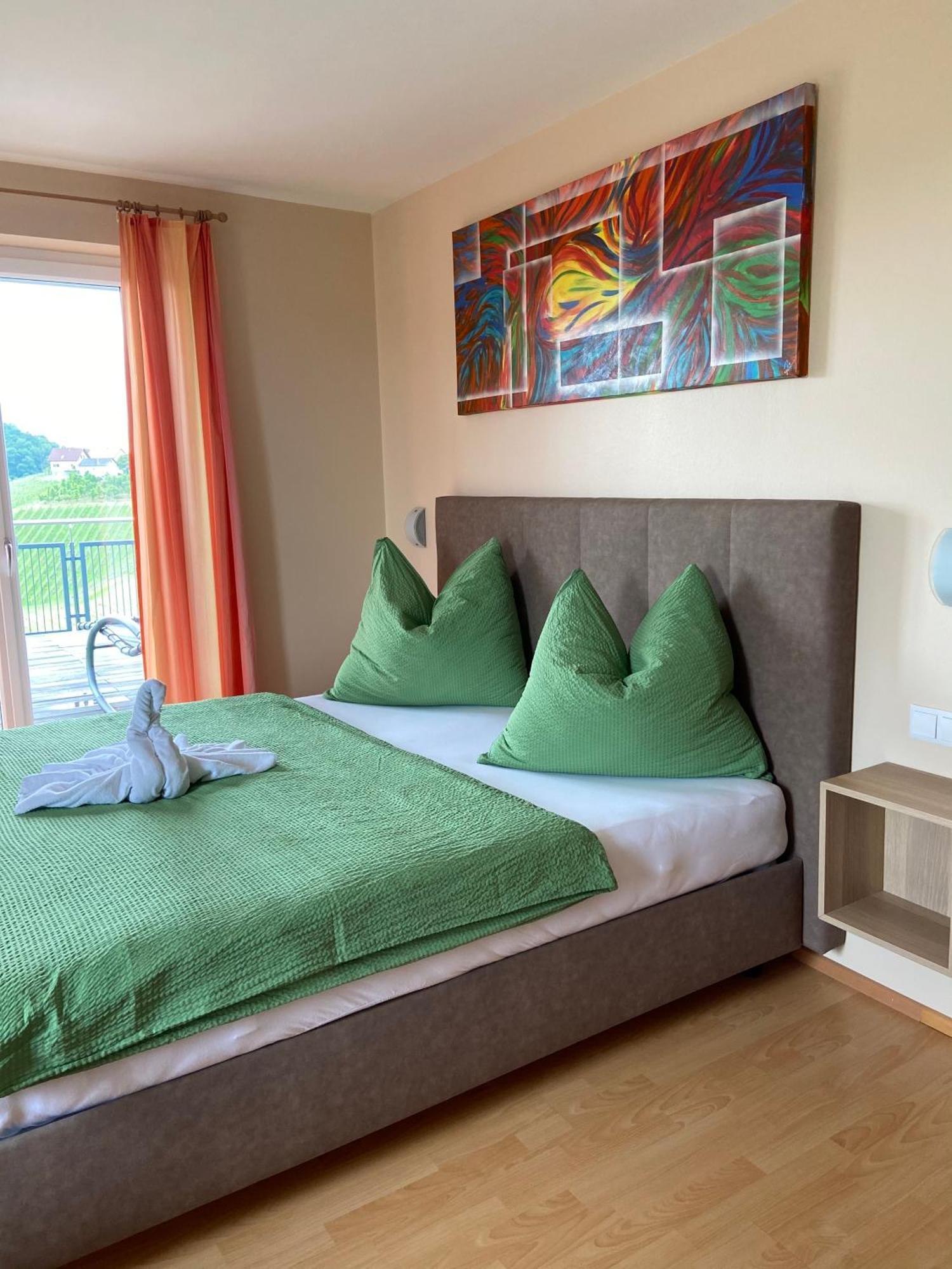 Zweytick Gaestezimmer Weingut Ratsch an der Weinstrasse Luaran gambar