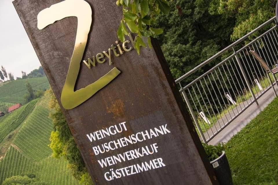 Zweytick Gaestezimmer Weingut Ratsch an der Weinstrasse Luaran gambar