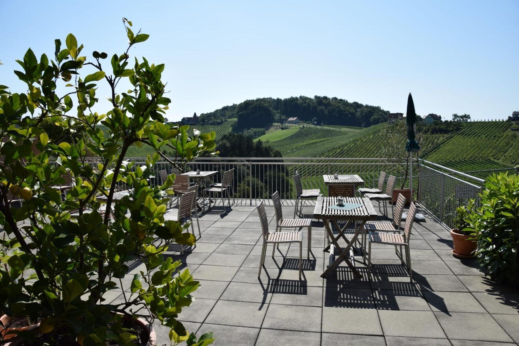 Zweytick Gaestezimmer Weingut Ratsch an der Weinstrasse Luaran gambar