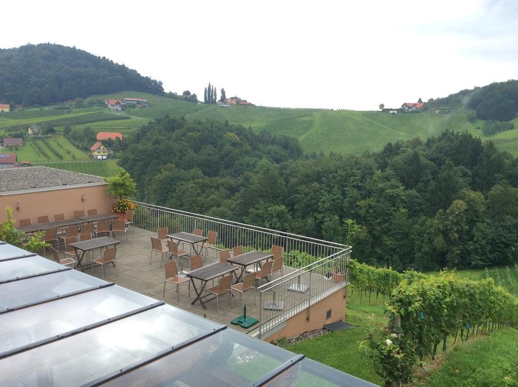 Zweytick Gaestezimmer Weingut Ratsch an der Weinstrasse Luaran gambar