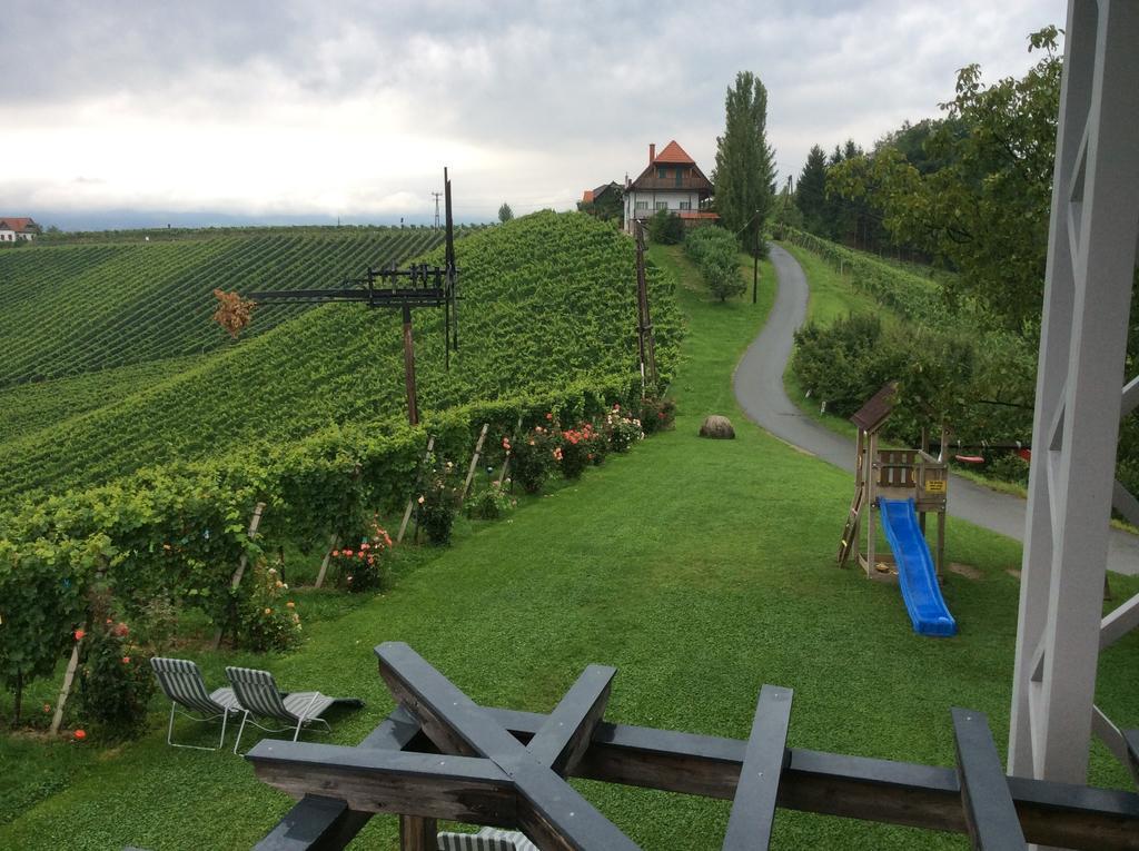 Zweytick Gaestezimmer Weingut Ratsch an der Weinstrasse Luaran gambar