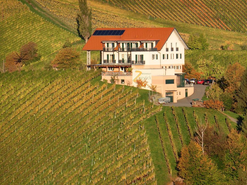Zweytick Gaestezimmer Weingut Ratsch an der Weinstrasse Luaran gambar