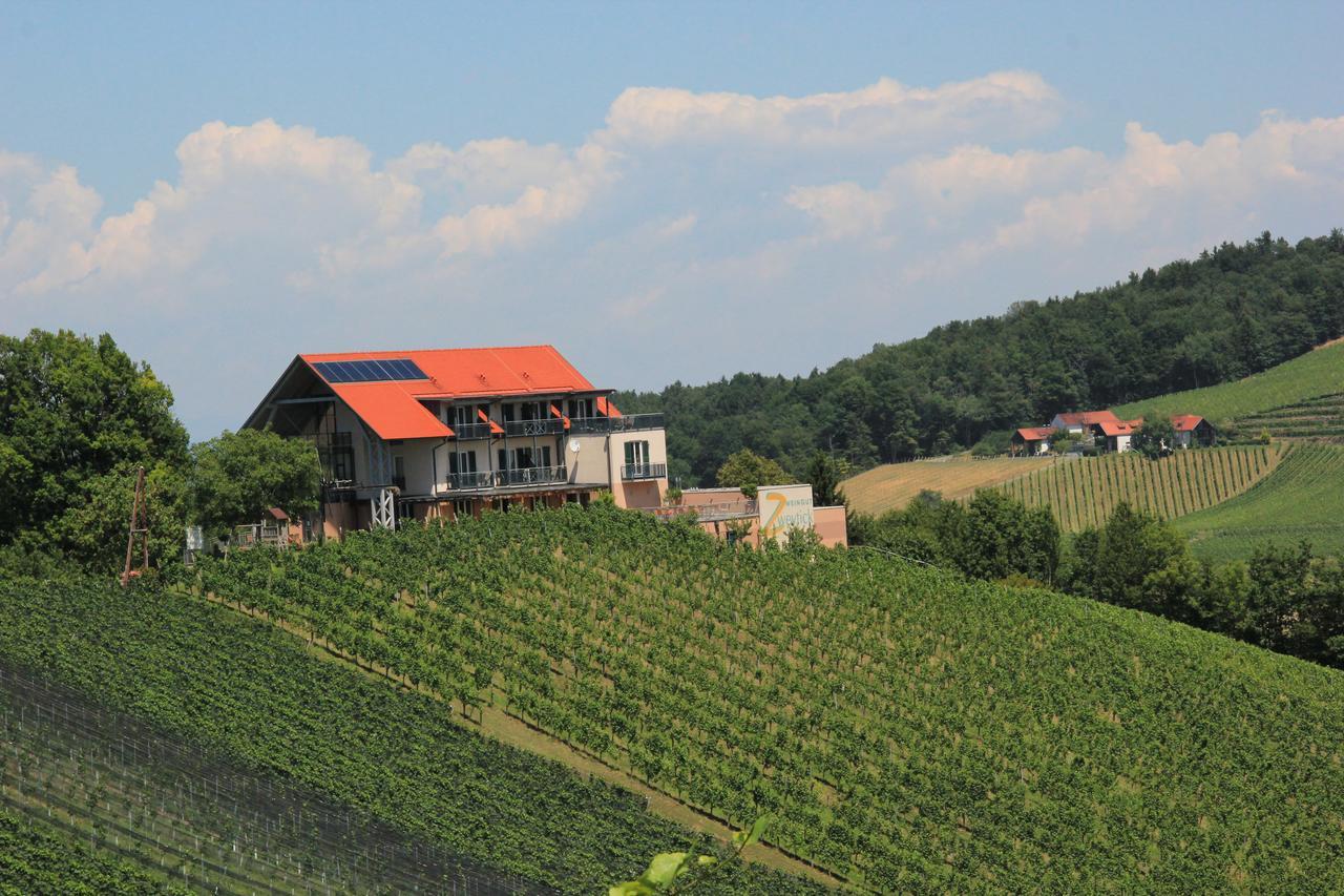 Zweytick Gaestezimmer Weingut Ratsch an der Weinstrasse Luaran gambar
