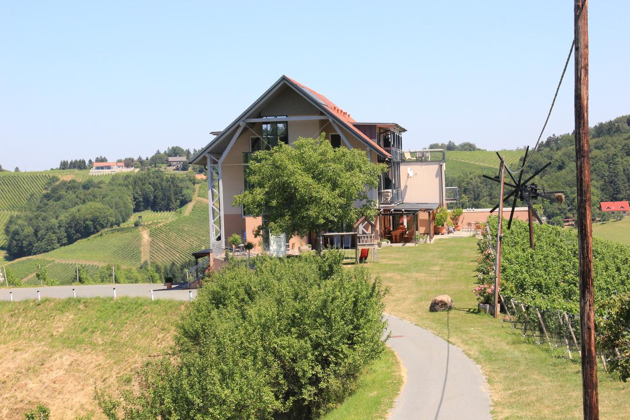 Zweytick Gaestezimmer Weingut Ratsch an der Weinstrasse Luaran gambar