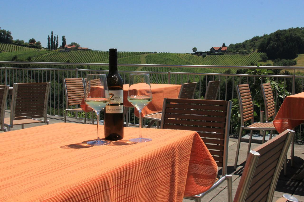 Zweytick Gaestezimmer Weingut Ratsch an der Weinstrasse Luaran gambar