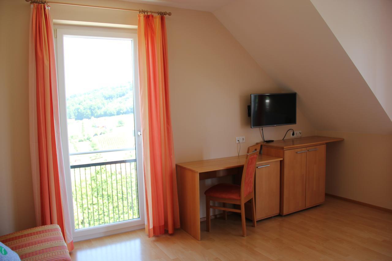 Zweytick Gaestezimmer Weingut Ratsch an der Weinstrasse Luaran gambar