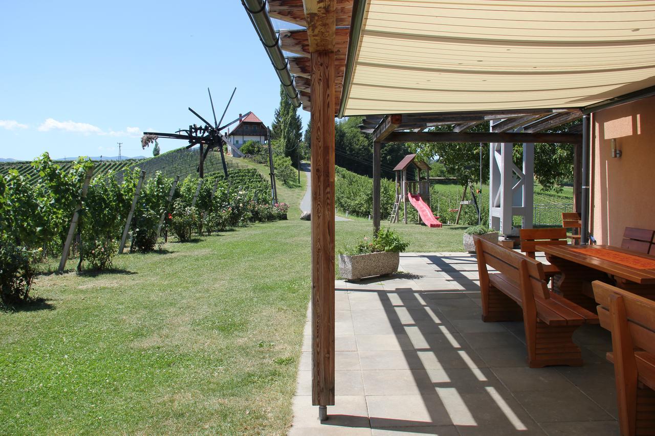Zweytick Gaestezimmer Weingut Ratsch an der Weinstrasse Luaran gambar
